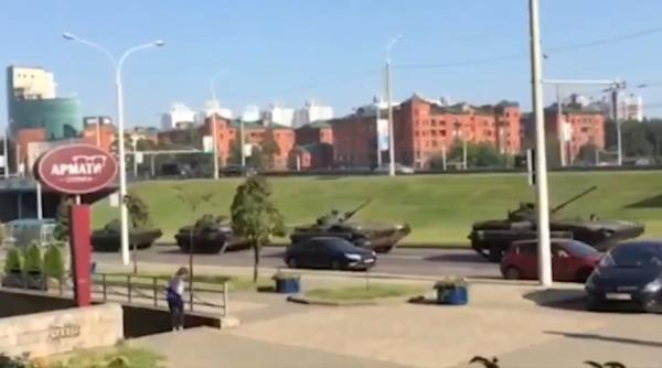 Belarus, pe un butoi de pulbere într-o nouă zi cu proteste. Armata a intrat în Minsk (Video)