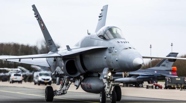 Elveția, singura țară din lume unde cetățenii decid strategia Armatei. Referendum pentru avioane de vânătoare