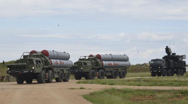 Rusia a desfășurat în Crimeea un exercițiu militar cu sistemele de apărare antiaeriană S-400 