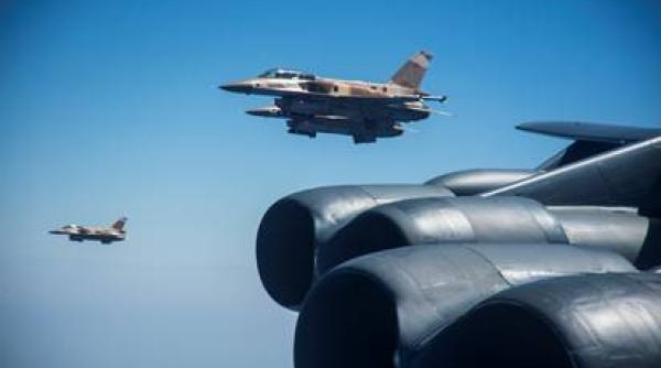 Bombardiere B-52 Stratofortress și portavionul Theodore Roosevelt, antrenamente cu partenerii africani