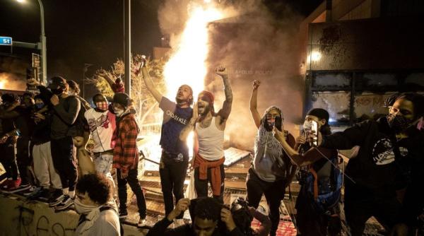  Primăria din Portland interzice utilizarea gazelor lacrimogene de către poliţie