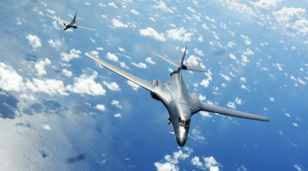 Demonstraţie de forţă a SUA | Bombardiere B-1 în spaţiul aerian al Mării Siberiene de Est