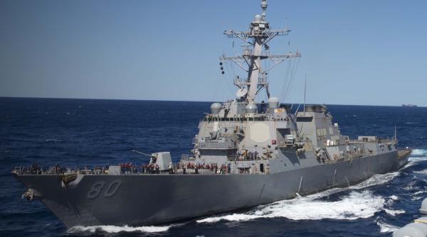 Distrugătorul american USS Roosevelt intră în Marea Neagră