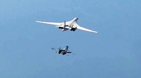 Incident în Marea Baltică: Un avion rusesc Su-35 a îndepărtat o aeronavă Gripen suedeză de un bombardier strategic Tu-160