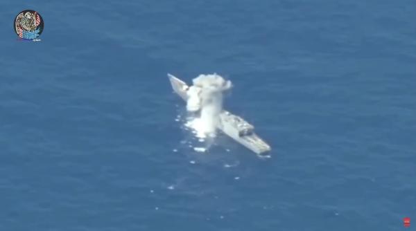 Un crucișător american a distrus, cu rachete de croazieră Tomahawk, o fregată dezafectată 