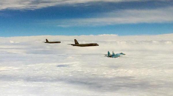 Două avioane de vânătoare rusești Su-27 au interceptat două bombardiere americane B-52H deasupra Mării Negre