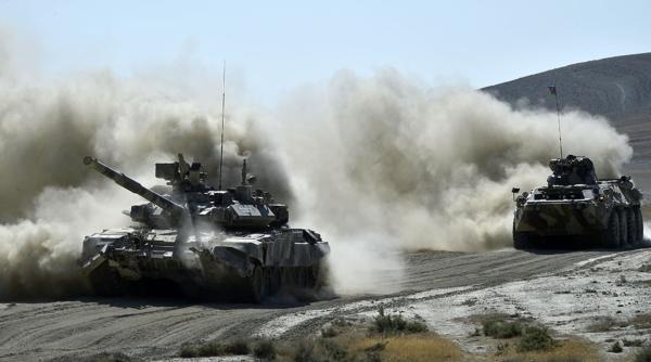 Situaţia degenerează în Nagorno-Karabah, tancuri T-72 şi transportoare blindate distruse (Foto/Video). Armenia a dispus mobilizarea totală a armatei