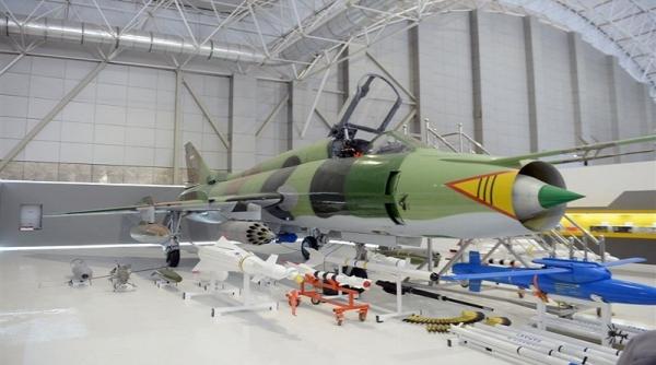 Iranul a prezentat o rachetă aer-sol pentru avioanele Su-22 și noua rachetă balistică anti-navă