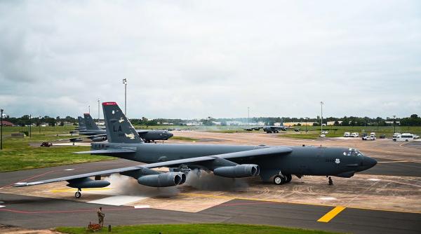 SUA au retras bombardierele strategice B-52H dislocate temporar în Marea Britanie