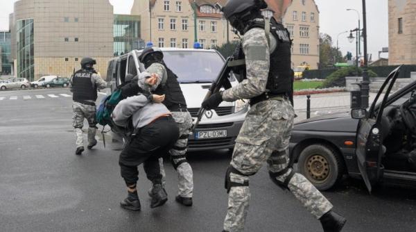 Extremist german, arestat în Polonia cu 1,5 kg de TNT asupra sa
