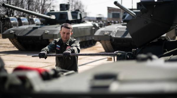 Militarii ruşi nu au tancuri T-14 Armata, dar vor fi instruiţi să le opereze