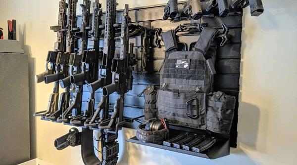 Militarii ucraineni și-ar putea lua acasă armamentul individual de luptă