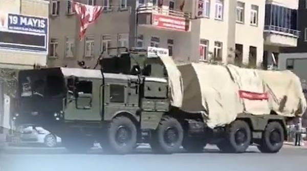 Sistemele de rachete antiaeriene ruseşti S-400, văzute pe străzile din Turcia (Foto/Video)