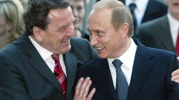 Fostul cancelar german Gerhard Schroeder acuzat că protejează criminali şi că ia bani de la Putin