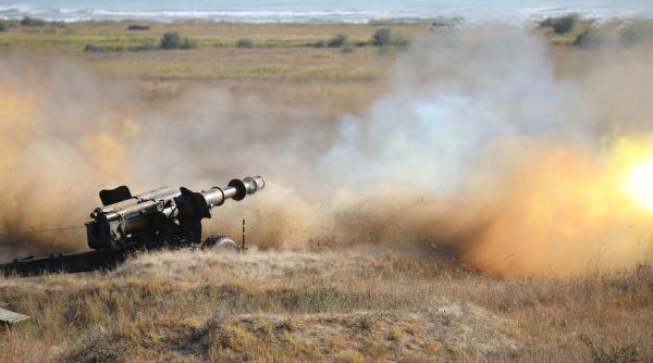 Trageri experimentale cu obuzierul de calibru 152 mm, în Poligonul Capu Midia