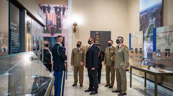 Ministrul Ciucă, întrevedere în SUA cu giganţii americani din industria de apărare