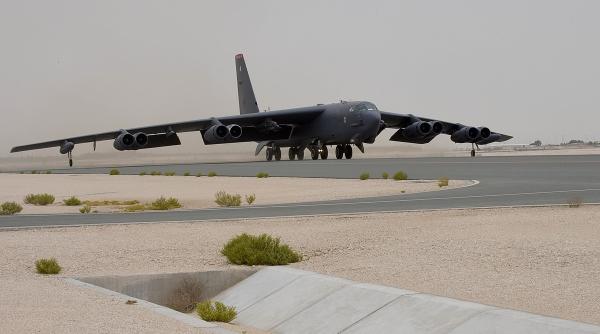 Bombardiere strategice americane B-52 au traversat Atlanticul 