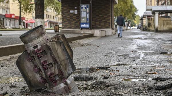 Capitala enclavei Nagorno-Karabah, bombardată din nou