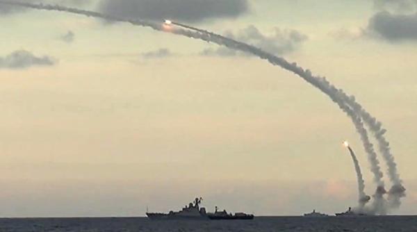 Nave de luptă ale Flotilei ruse din Marea Caspică au simulat executarea de atacuri cu rachete de croazieră Kalibr