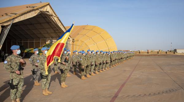 Militarii români din detașamentul „Carpathian Pumas”, medaliați de generalul Daniel Petrescu, șeful SMAp