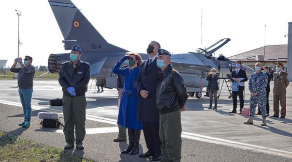 Avioanele F-16 ale ROAF, demonstrație în fața Familiei Regale a României (Foto)