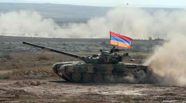 Frontul din Karabah | Premierul Armeniei: Cetăţenii să se înroleze benevol şi să plece pe front