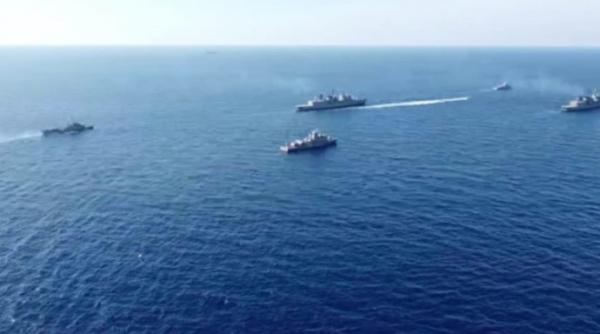 Navele de luptă ale Greciei au format un 'zid' în Mediterană pentru a împiedica o navă turcă să pătrundă (Foto)