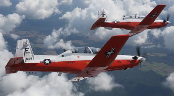 Un avion de antrenament al US Navy s-a prăbuşit. Cei doi piloţi au murit