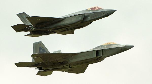 Pentru ca EAU să primească avioane F-35, Israelul vrea F-22?