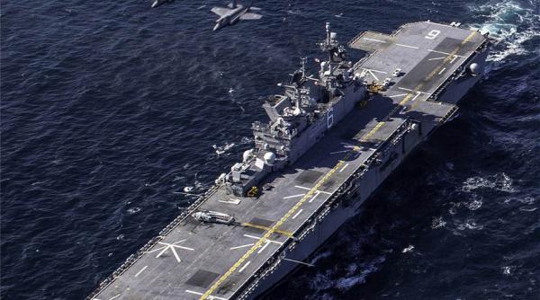 US Navy antrenamente comune cu forțele aeriene japoneze în Oceanul Pacific