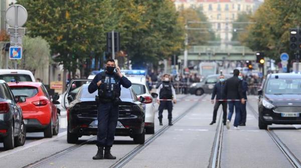Afgan înarmat cu un cuţit, reţinut la Lyon