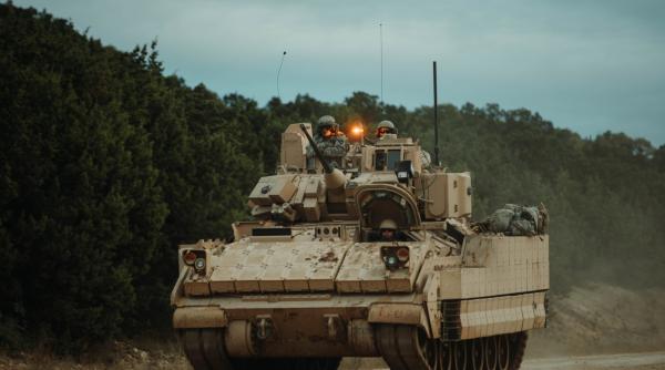 Armata SUA testează o nouă versiune a vehiculului de luptă Bradley