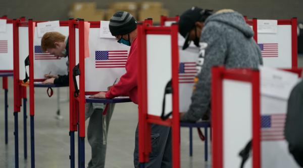 Procesul de vot la scrutinul prezidenţial din Statele Unite s-a încheiat