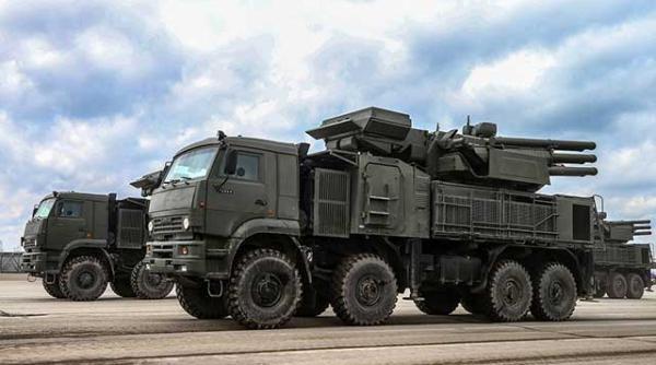 După eșecul din ultimele conflicte, rușii vor să facă din complexul Pantsir principalul adversar al dronelor de atac turcești