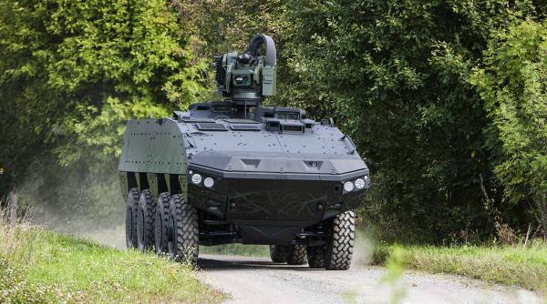 Faceţi cunoştinţă cu Patria Heavy UGV, primul transportor blindat controlat de la distanţă (Video)