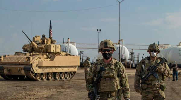 Trupele americane protejează câmpurile petroliere din nord-estul Siriei cu vehicule M2 Bradley