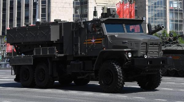 Noile lansatoare de rachete termobarice rusești TOS-2 vor fi dislocate pentru prima dată în Regiunea Militară Sud 