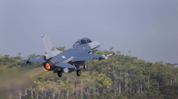 Un F-16 al Taiwanului a dispărut de pe radar la două minute de la decolare