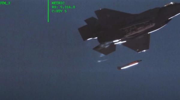 Demonstrație de forță a SUA. Un F-35 a lansat în premieră o bombă nucleară inertă la viteză supersonică (VIDEO)