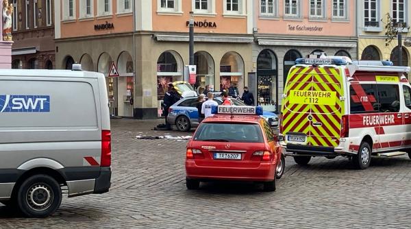 Atac în centrul oraşului german Trier (Foto/Video). O maşină a intrat cu viteză într-un grup de pietoni