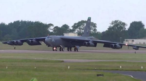 Un bombardier strategic american de tip B-52H a efectuat o aterizare de urgență în Marea Britanie