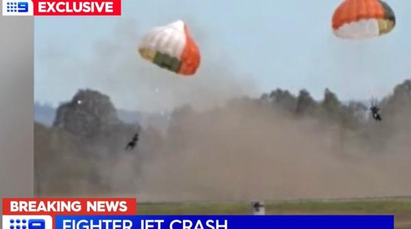 Un F/A-18 Super Hornet s-a prăbușit la decolare. Cei doi piloți s-au catapultat