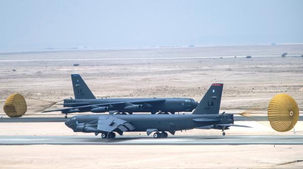 Demonstraţie de forţă faţă de Iran. Două bombardiere strategice B-52 au survolat Golful
