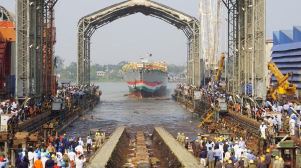 India lansează prima navă de luptă Proiect 17A, fregata Himgirl