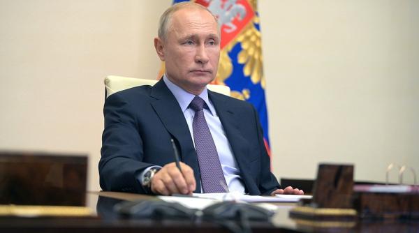 Vladimir Putin nu a decis dacă va candida la preşedinţie din nou