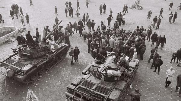 Știrile zilei: Ministrul Apărării, mesaj la 31 de ani de la Revoluţie; Grecia va plăti 2,3 miliarde de euro pentru avioane Rafale; Rusia a testat noul tanc amfibiu ușor de tip Sprut-SDM1