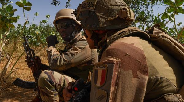 Franța va reduce dimensiunea forței militare în operațiunile din Barkhane din Sahel după recentele succese