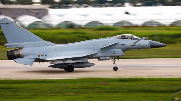 China și Pakistanul își pregătesc forțele aeriene pentru respingerea avioanelor indiene