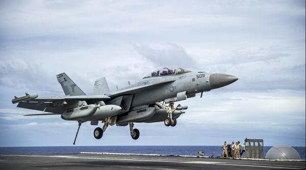 SUA vor moderniza sistemele electronice pentru o parte din avioanele F/A-18F Super Hornet