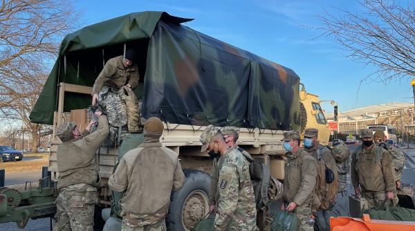 Asaltul de la Capitoliu | 6.200 de militari ai Gărzii Naţionale, desfăşuraţi pentru 30 de zile în Washington DC (Foto)